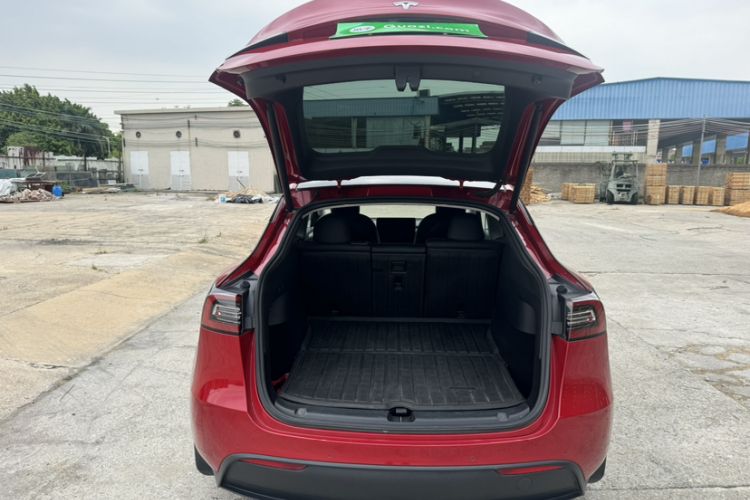 Used Tesla Model Y 2021 Long-Range All-Wheel-Drive Version 3D7 Trunk