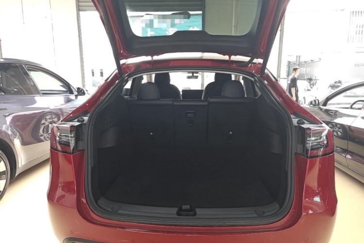 Used Tesla Model Y 2021 Standard Range Rear-Wheel Drive Version Trunk