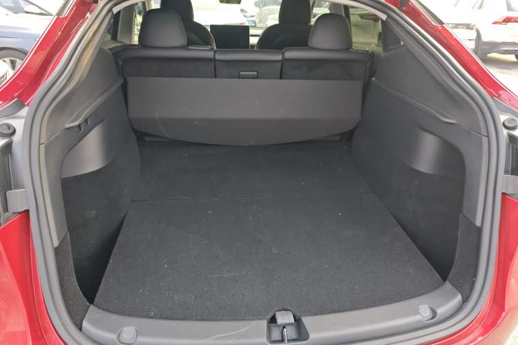 Used Tesla Model Y 2021 Standard Range Rear-Wheel Drive Version Trunk