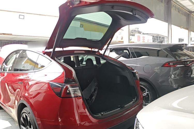 Used Tesla Model Y 2021 Long-Range All-Wheel-Drive Version Trunk