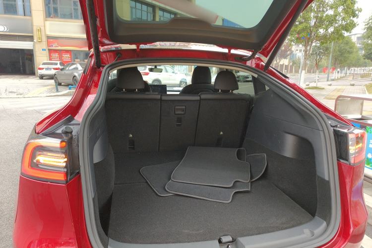 Used Tesla Model Y 2021 Long-Range All-Wheel-Drive Version 3D7 Trunk