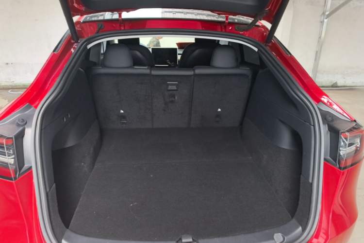 Used Tesla Model Y 2021 Long-Range All-Wheel-Drive Version Trunk