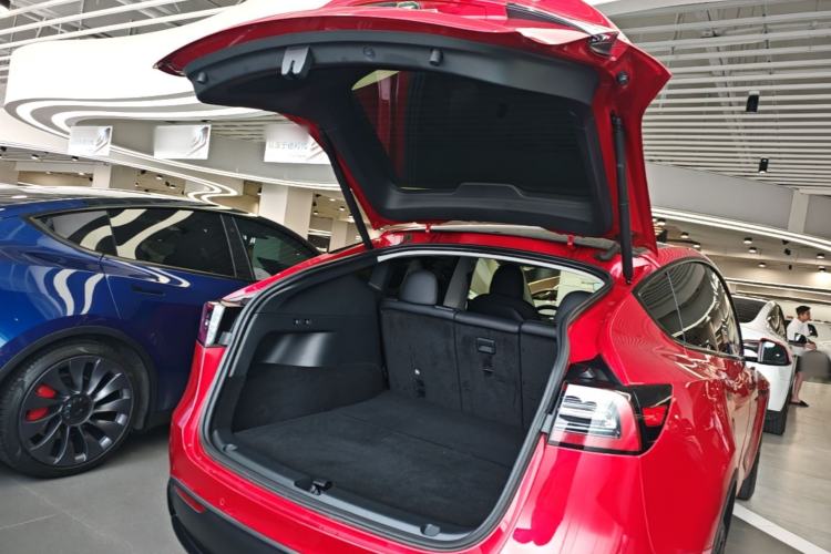 Used Tesla Model Y 2021 Long-Range All-Wheel-Drive Version Trunk