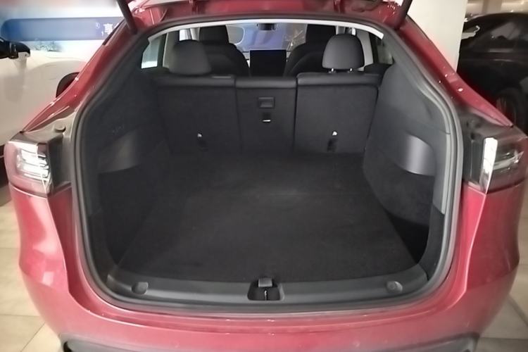 Used Tesla Model Y 2021 Long-Range All-Wheel-Drive Version Trunk