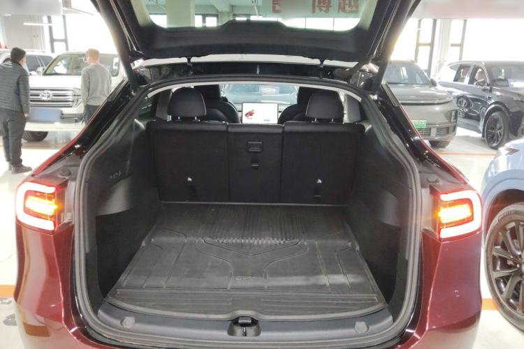 Used Tesla Model Y 2021 Long-Range All-Wheel-Drive Version Trunk