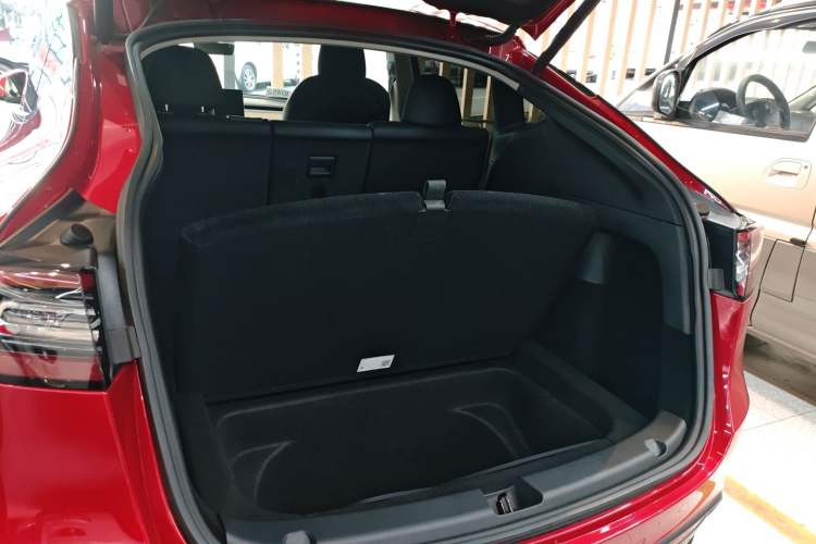Used Tesla Model Y 2021 Long-Range All-Wheel-Drive Version 3D7 Trunk