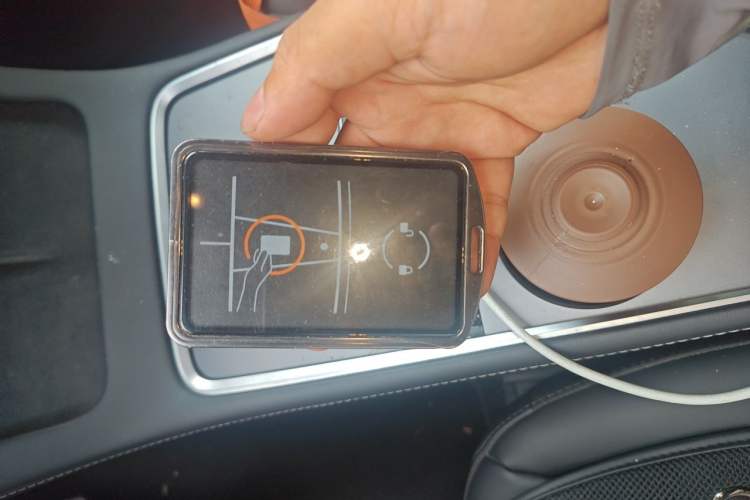 Used Tesla Model Y 2021 Long-Range All-Wheel-Drive Version Vehicle Key