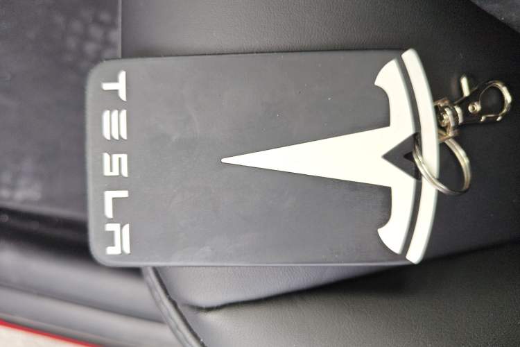 Used Tesla Model Y 2021 Standard Range Rear-Wheel Drive Version Vehicle Key
