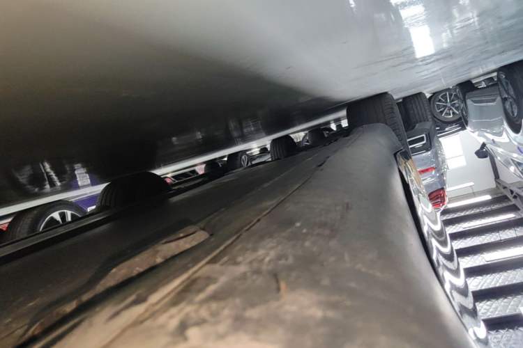 Used Tesla Model Y 2021 Standard Range Rear-Wheel Drive Version Right Side Sill