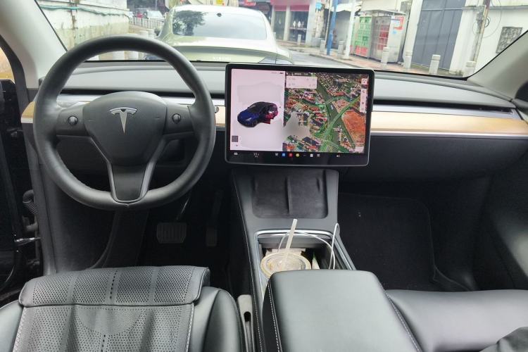 Used Tesla Model Y 2021 Standard Range Rear-Wheel Drive Version Center Console