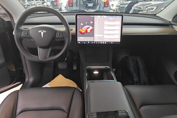 Used Tesla Model Y 2021 Standard Range Rear-Wheel Drive Version Center Console