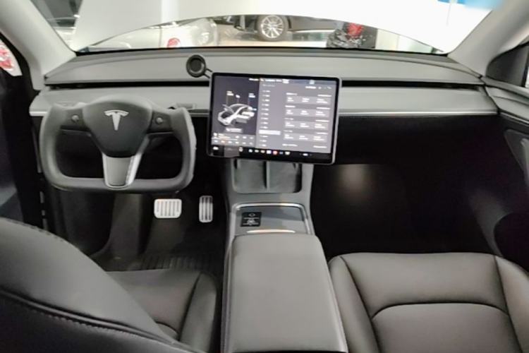 Used Tesla Model Y 2021 Long-Range All-Wheel-Drive Version 3D7 Center Console