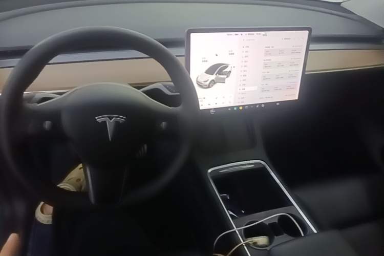 Used Tesla Model Y 2021 Long-Range All-Wheel-Drive Version Center Console