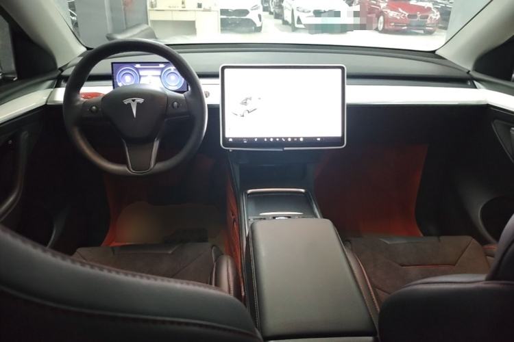 Used Tesla Model Y 2021 Standard Range Rear-Wheel Drive Version Center Console