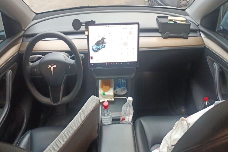 Used Tesla Model Y 2021 Long-Range All-Wheel-Drive Version 3D7 Center Console