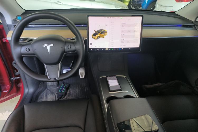 Used Tesla Model Y 2021 Standard Range Rear-Wheel Drive Version Center Console