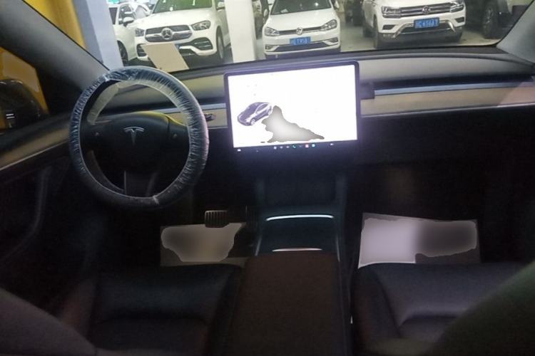 Used Tesla Model Y 2021 Long-Range All-Wheel-Drive Version 3D7 Center Console