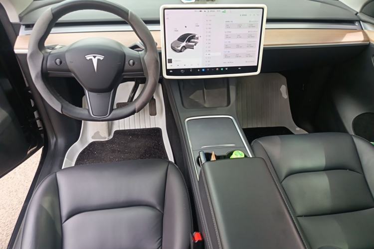Used Tesla Model Y 2021 Standard Range Rear-Wheel Drive Version Center Console