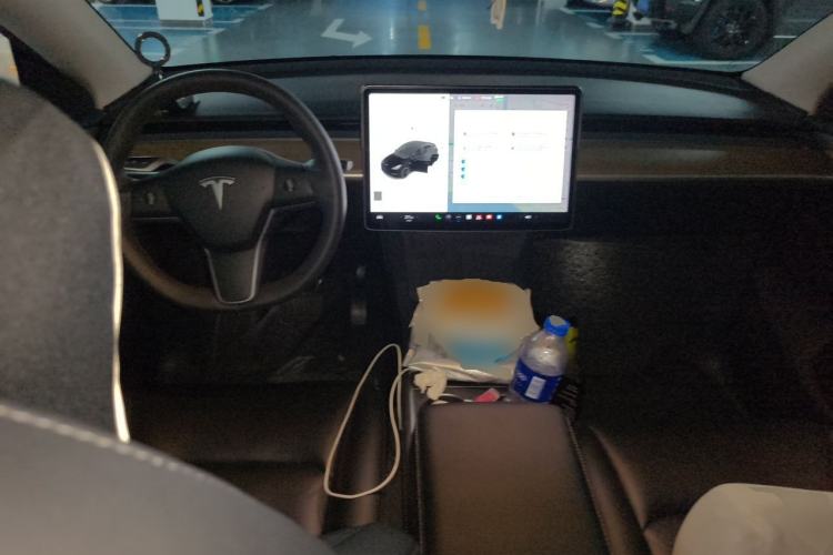 Used Tesla Model Y 2021 Long-Range All-Wheel-Drive Version Center Console