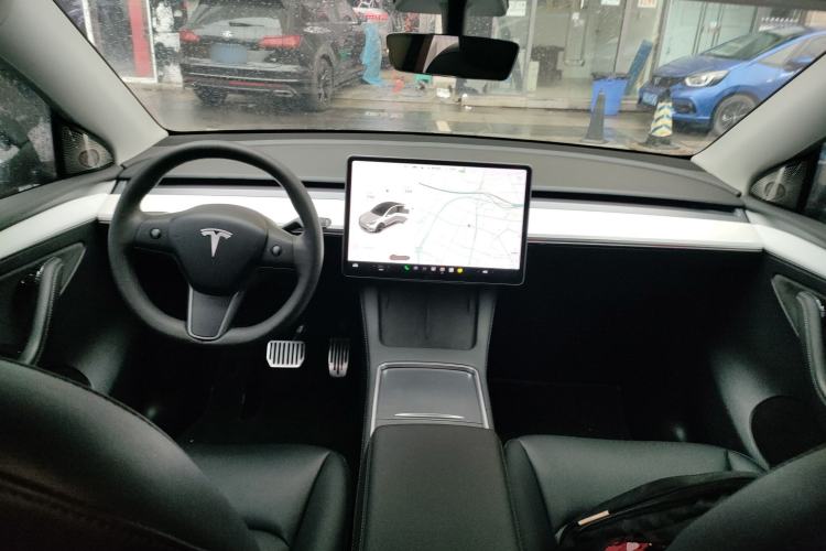 Used Tesla Model Y 2021 Long-Range All-Wheel-Drive Version 3D7 Center Console