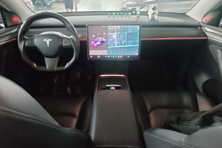 Used Tesla Model Y 2021 Standard Range Rear-Wheel Drive Version Center Console