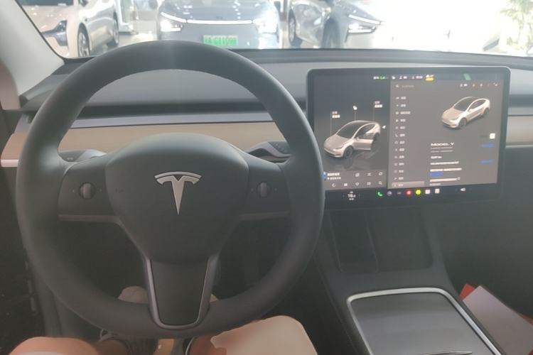 Used Tesla Model Y 2021 Revised Version 2 Long-Range All-Wheel-Drive Edition Center Console