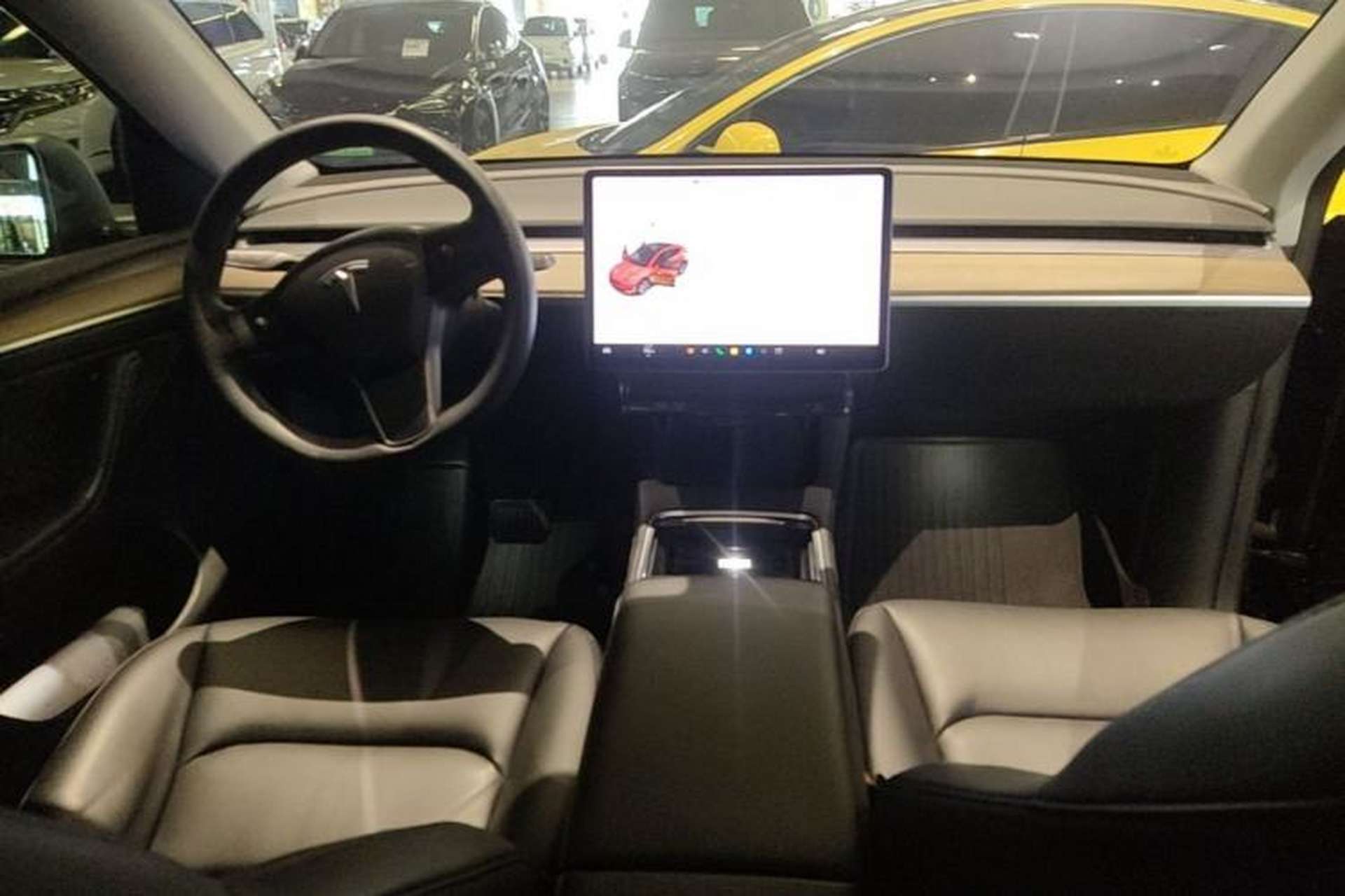 Used Tesla Model Y 2021 Standard Range Rear-Wheel Drive Version Center Console