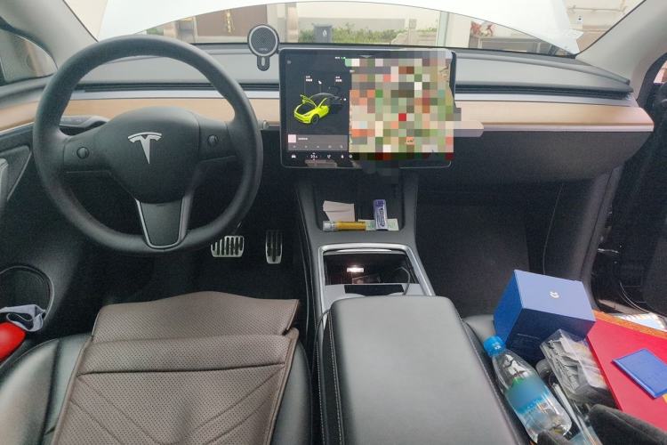 Used Tesla Model Y 2021 Long-Range All-Wheel-Drive Version Center Console