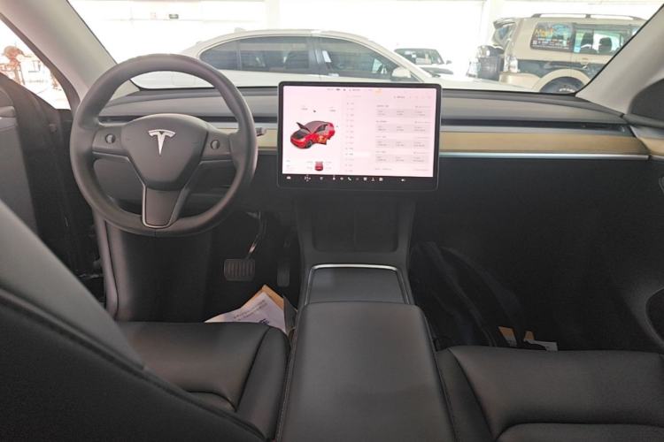 Used Tesla Model Y 2021 Standard Range Rear-Wheel Drive Version Center Console