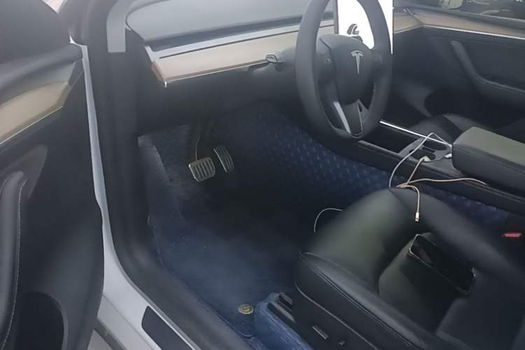Used Tesla Model Y 2021 Long-Range All-Wheel-Drive Version Driver Seat