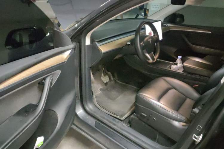 Used Tesla Model Y 2021 Long-Range All-Wheel-Drive Version Driver Seat