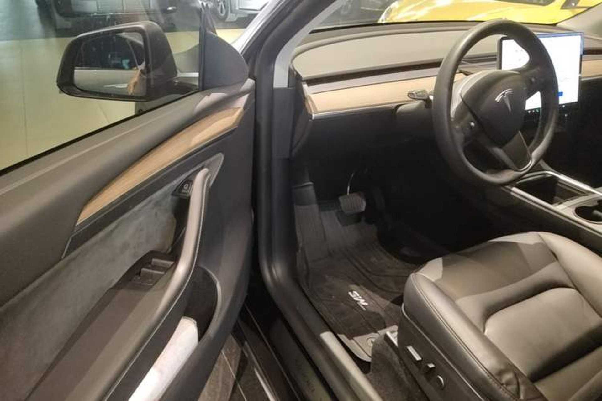 Used Tesla Model Y 2021 Standard Range Rear-Wheel Drive Version Driver Seat