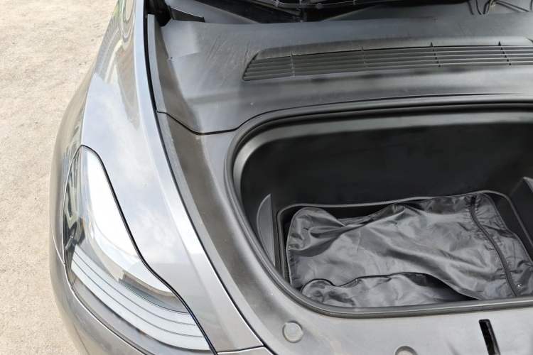 Used Tesla Model Y 2021 Standard Range Rear-Wheel Drive Version Engine Bay Right