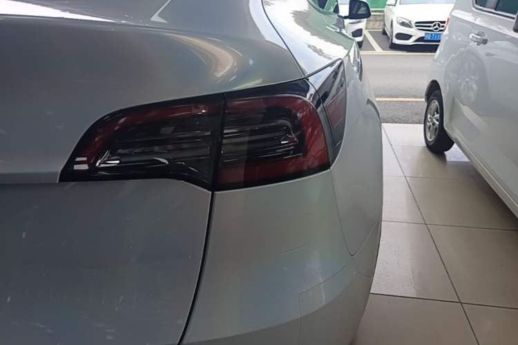 Used Tesla Model Y 2021 Standard Range Rear-Wheel Drive Version Exterior 3