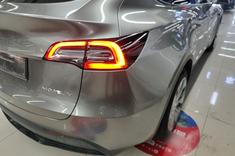 Used Tesla Model Y 2021 Standard Range Rear-Wheel Drive Version Exterior 3