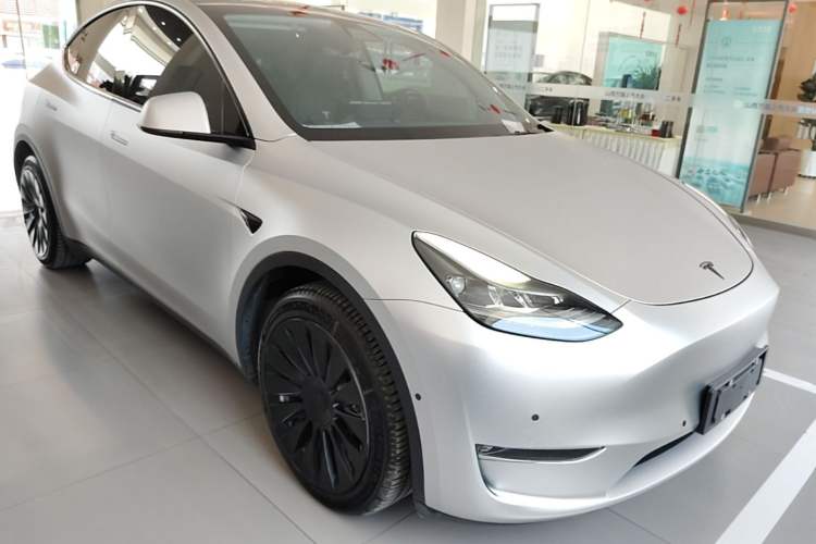 Used Tesla Model Y 2021 Long-Range All-Wheel-Drive Version 3D7 Front Right 45 Deg