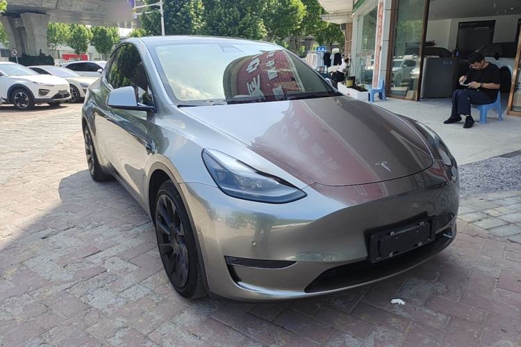 Used Tesla Model Y 2021 Long-Range All-Wheel-Drive Version Front Right 45 Deg