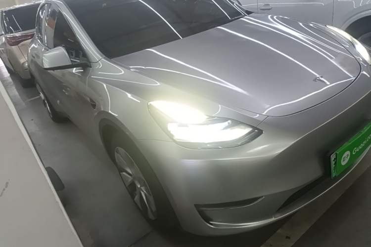 Used Tesla Model Y 2021 Long-Range All-Wheel-Drive Version Front Right 45 Deg