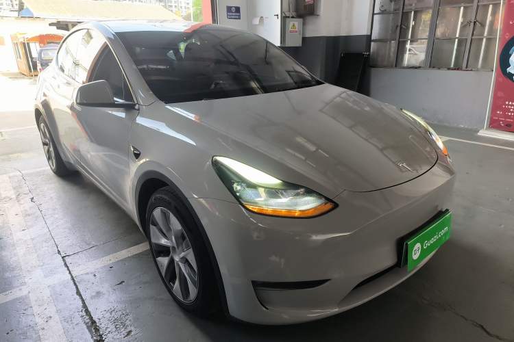 Used Tesla Model Y 2021 Standard Range Rear-Wheel Drive Version Front Right 45 Deg