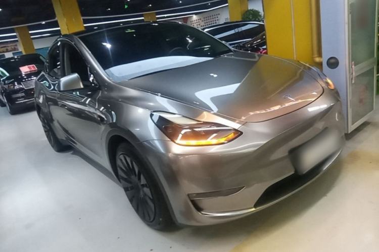 Used Tesla Model Y 2021 Long-Range All-Wheel-Drive Version 3D7 Front Right 45 Deg