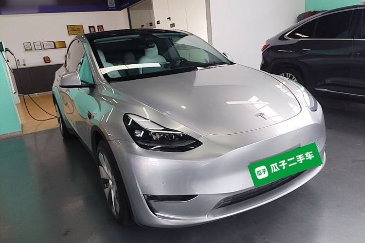 Used Tesla Model Y 2021 Standard Range Rear-Wheel Drive Version Front Right 45 Deg