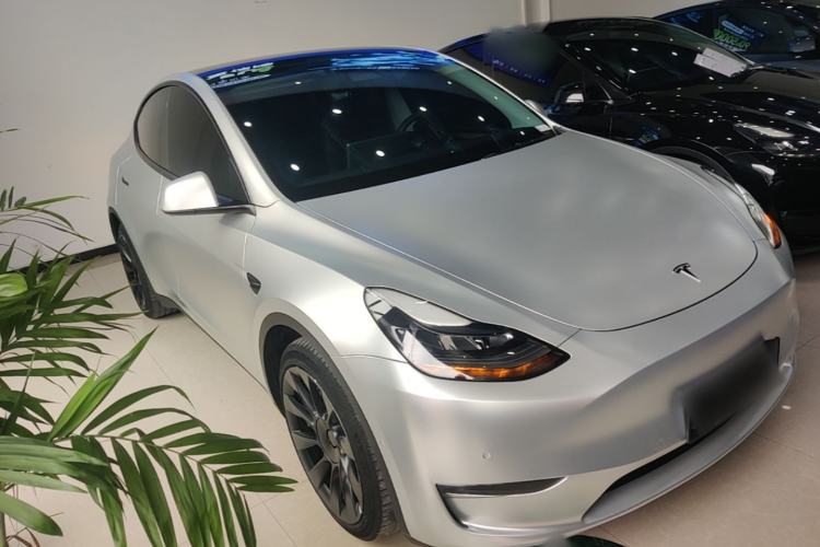 Used Tesla Model Y 2021 Revised Version 2 Long-Range All-Wheel-Drive Edition Front Right 45 Deg