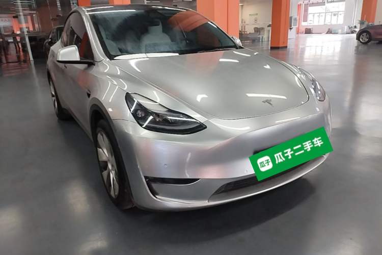 Used Tesla Model Y 2021 Standard Range Rear-Wheel Drive Version Front Right 45 Deg