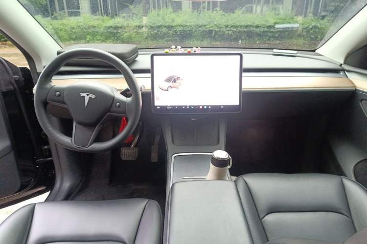 Used Tesla Model Y 2021 Revised Version 2 Long-Range All-Wheel-Drive Edition Interior 2