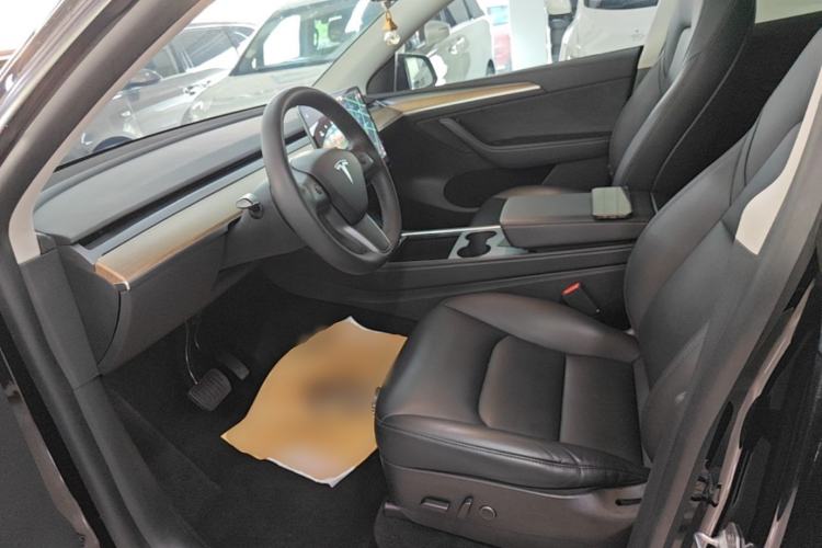 Used Tesla Model Y 2021 Standard Range Rear-Wheel Drive Version Left Front Seat