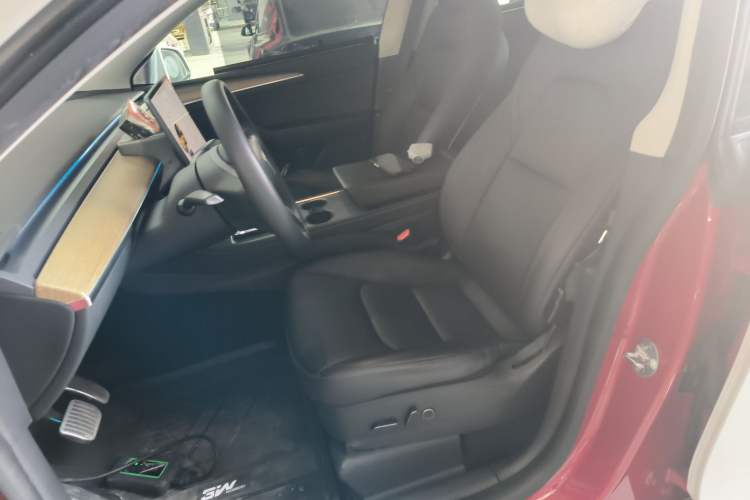 Used Tesla Model Y 2021 Standard Range Rear-Wheel Drive Version Left Front Seat