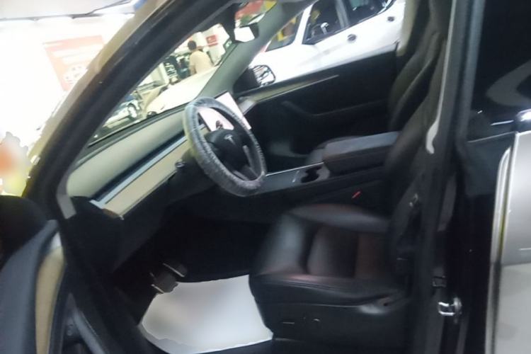 Used Tesla Model Y 2021 Long-Range All-Wheel-Drive Version 3D7 Left Front Seat