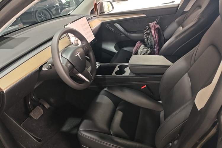 Used Tesla Model Y 2021 Long-Range All-Wheel-Drive Version 3D7 Left Front Seat