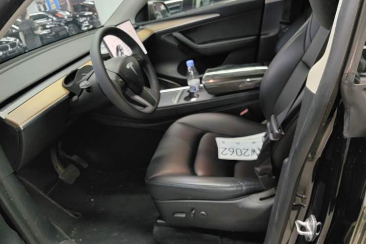 Used Tesla Model Y 2021 Standard Range Rear-Wheel Drive Version Left Front Seat