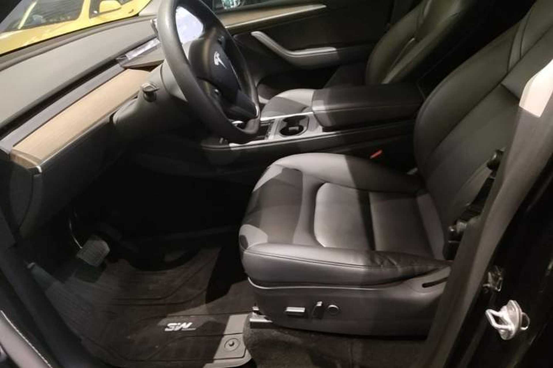 Used Tesla Model Y 2021 Standard Range Rear-Wheel Drive Version Left Front Seat